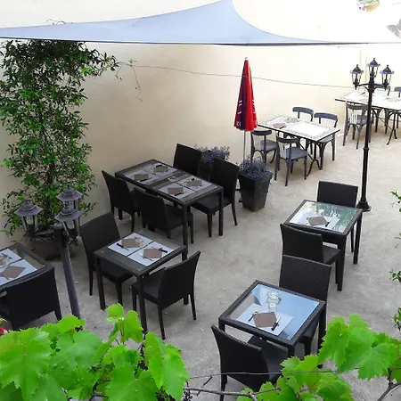 Logis - Le Boulevard Отель