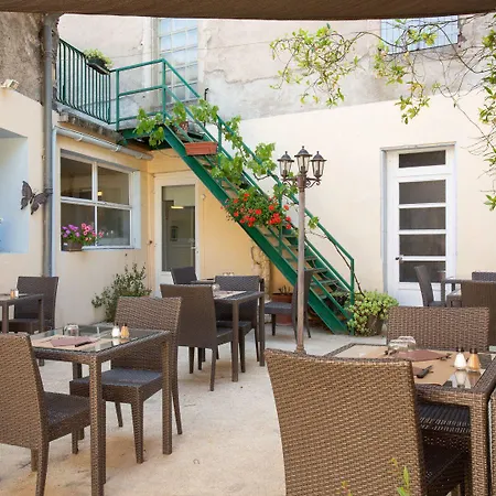 Logis - Le Boulevard 酒店 2*